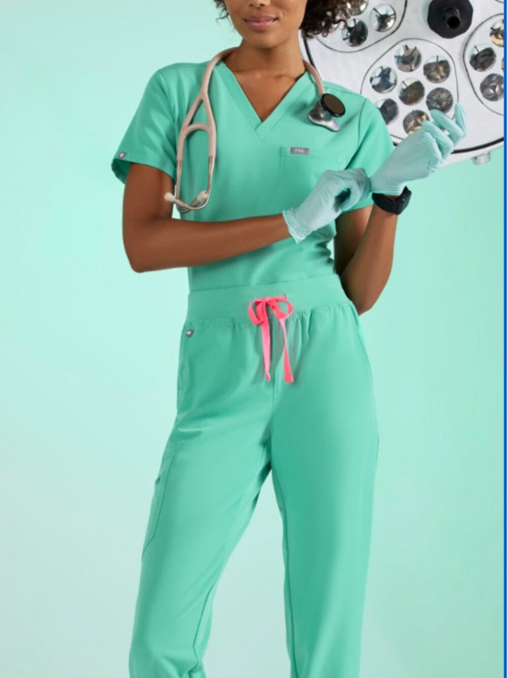 Figs Women's Surgical Green Casma™ - Three-Pocket Scrub Top - XXS